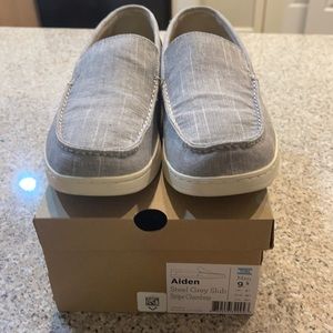 Men Tom’s slip on